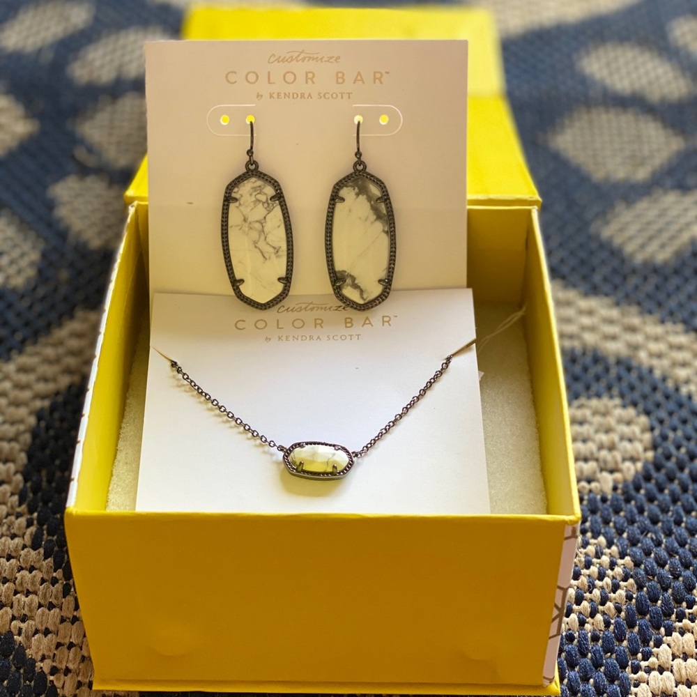 ♥️sold♥️NWT Elle earnings and Elisa necklace